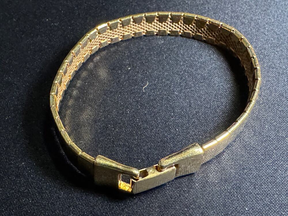 Trifari Gold Tone Panel Link Fold Over Clasp Bracelet Size 7